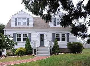 49 Cribbins Ave, Shelton, CT 06484