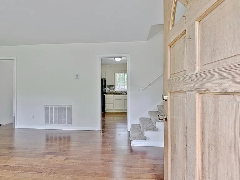 745 Anderson Dr — Photo 7