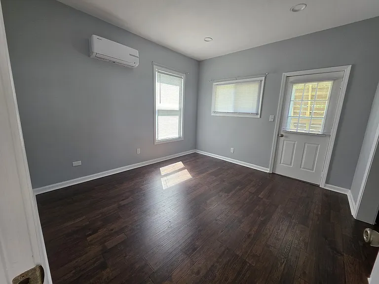 703 1st St #B — Photo 8