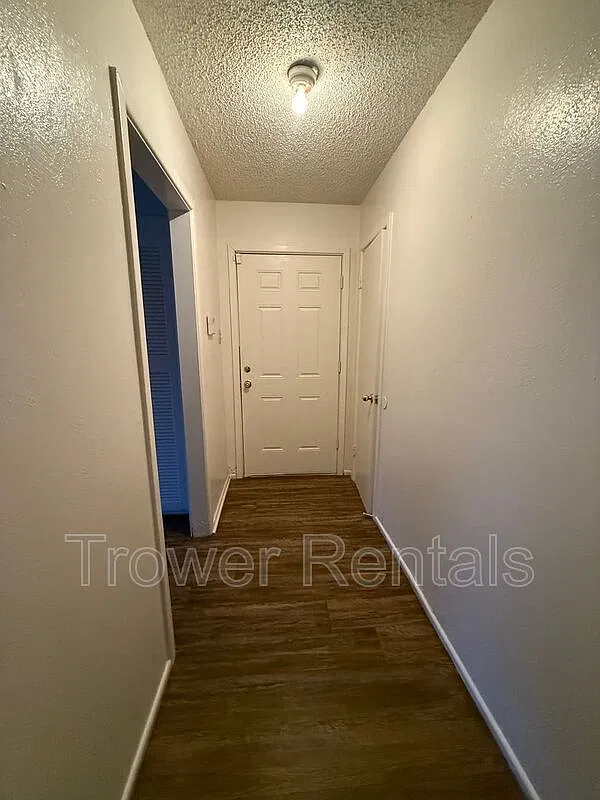 3 bed, 2.0 bath, 1200 sqft, $1,600 — Photo 3