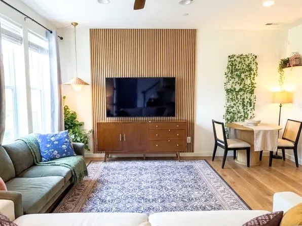 1209 NE Hickory Ln, Issaquah, WA 98029
