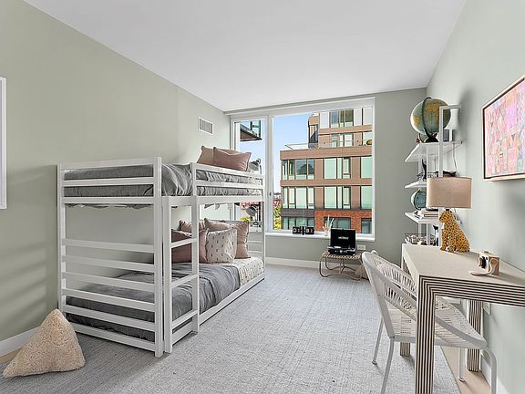 5th image of 450 Washington St #703