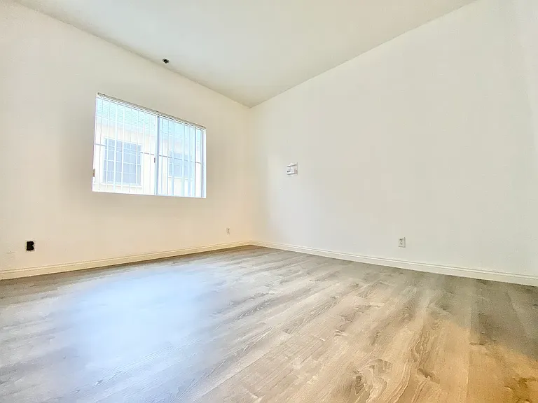 649.5 S Ridgeley Dr #102 — Photo 6