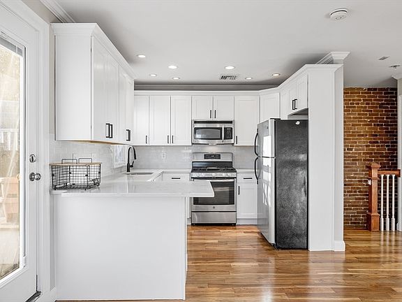 2nd image of 499-501 Sumner St #3