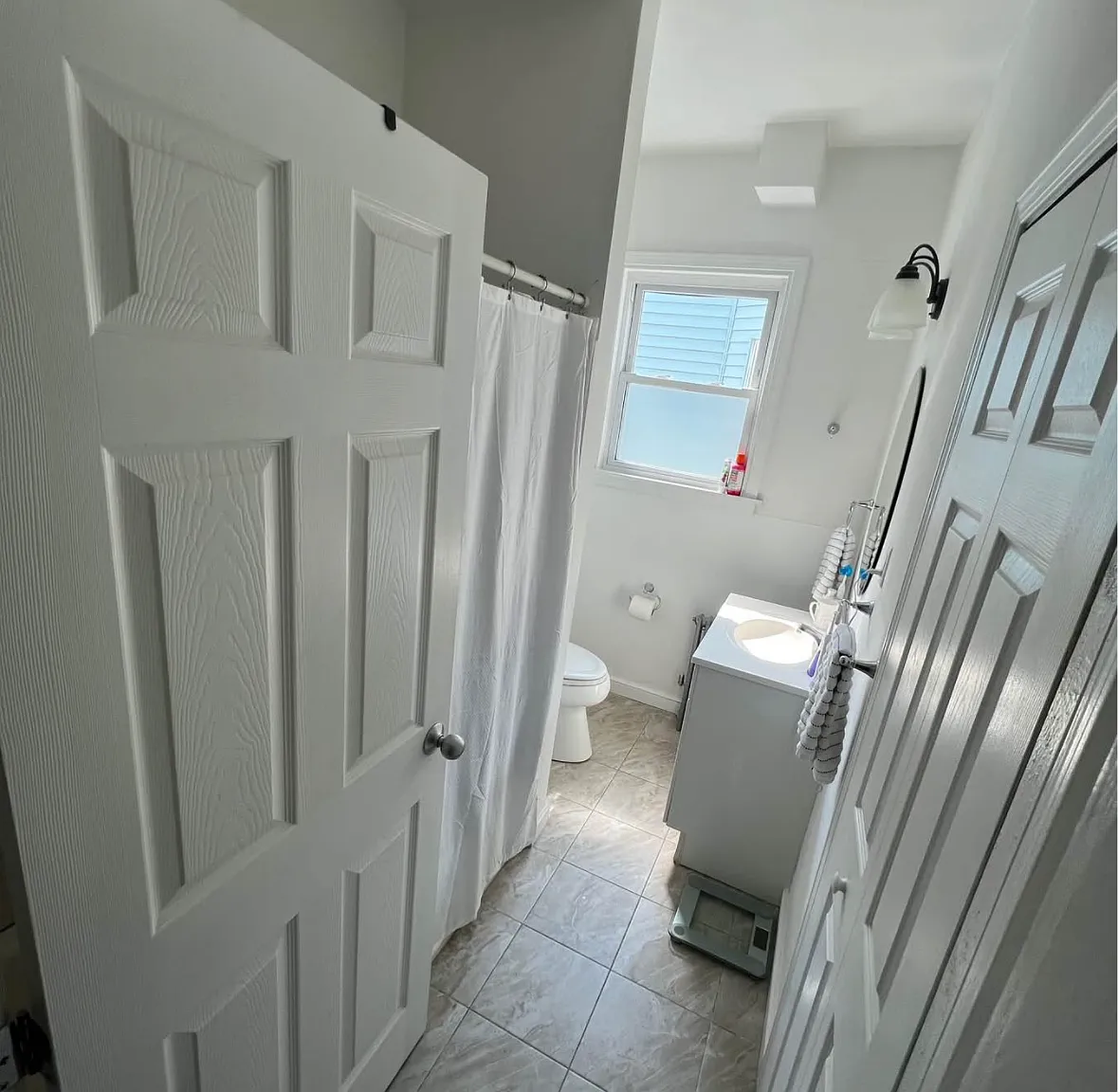 3 bed, 1100 sqft, $1,300 — Photo 1