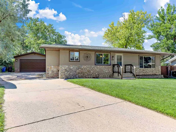 2103 Arrow St, Rapid City, SD 57702