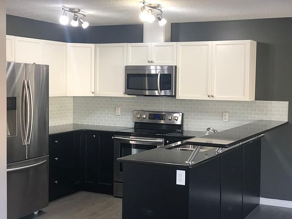 3rd image of 3724 Whitelaw Ln NW
