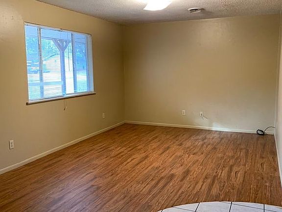 2nd image of 316 W Willow Ave