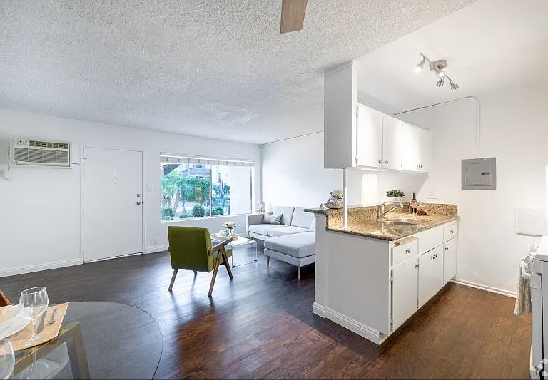 Carson Oakwood Apartments — Photo 19