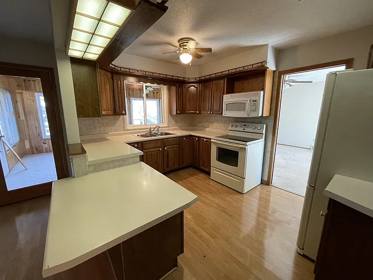 1608 Mitchell Dr — Photo 2