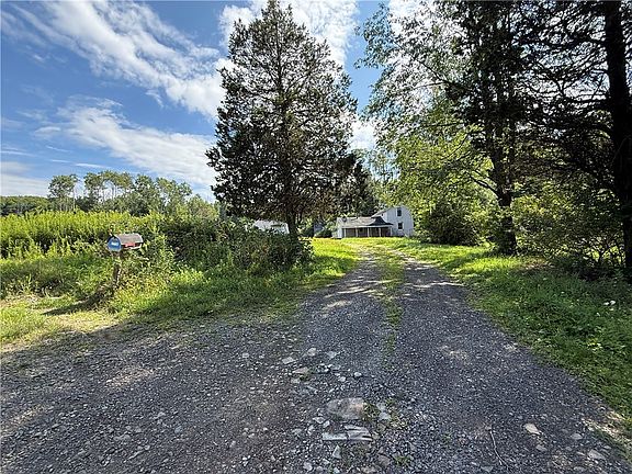 2nd image of 201 Oak Hill Rd