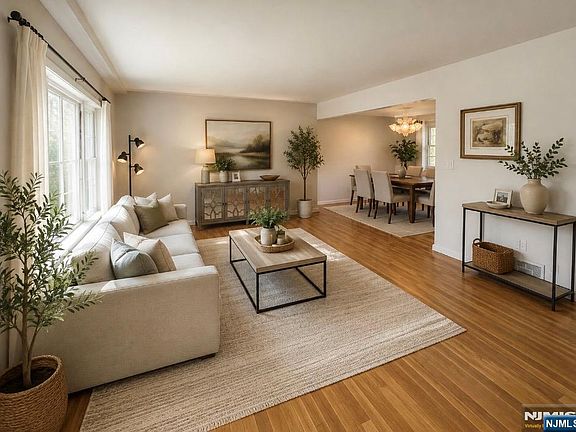 5th image of 477 Chestnut Ave