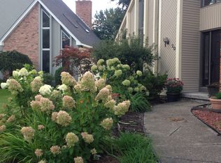 20 Parliament Ct, Getzville, NY 14068