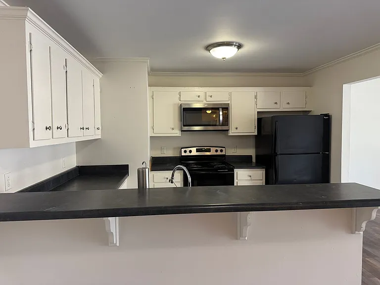 2910 Berry Hill Dr — Photo 6