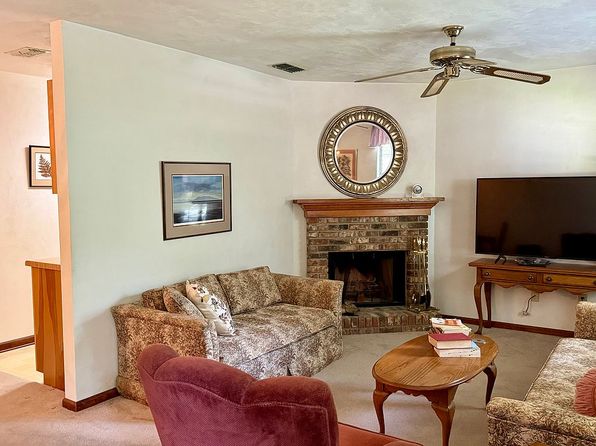 226 Parkbrook Cir