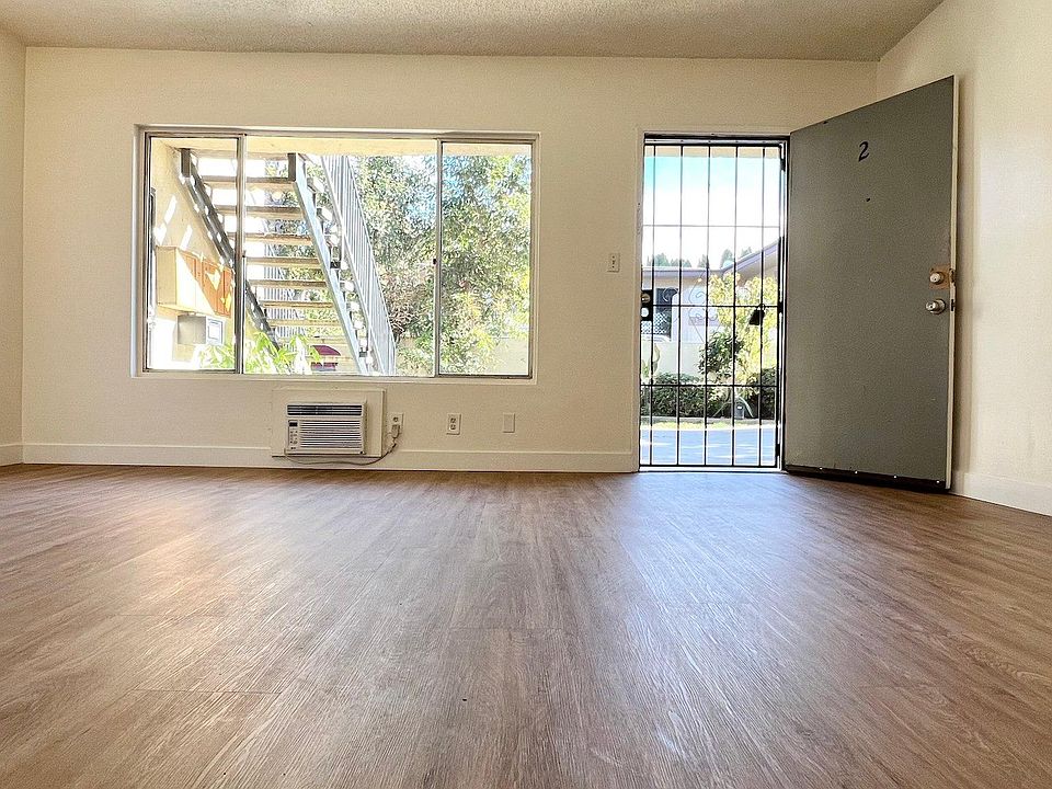 1st image of 1808 W Sumac Ln APT 2
