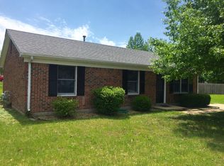201 Black Hawk Cir, Versailles, KY 40383