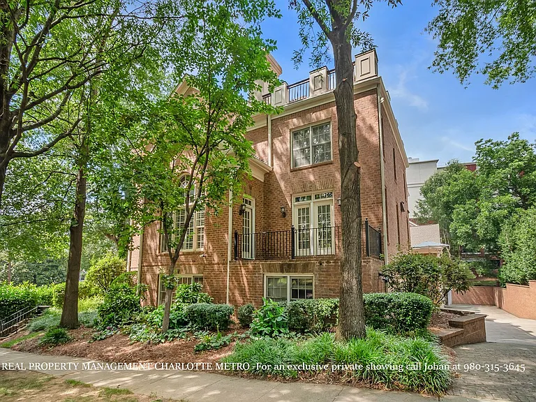 529 Queens Rd — Photo 83