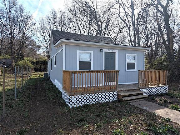 5th image of 2723 Norton Ave