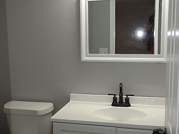5th image of 223 NE Cedar Ct