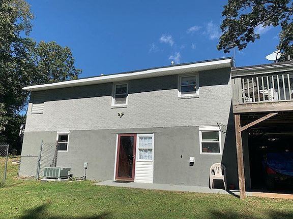 3rd image of 209 Sweetbriar Dr