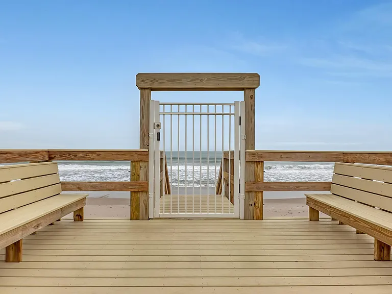 gate access to beach and ocean