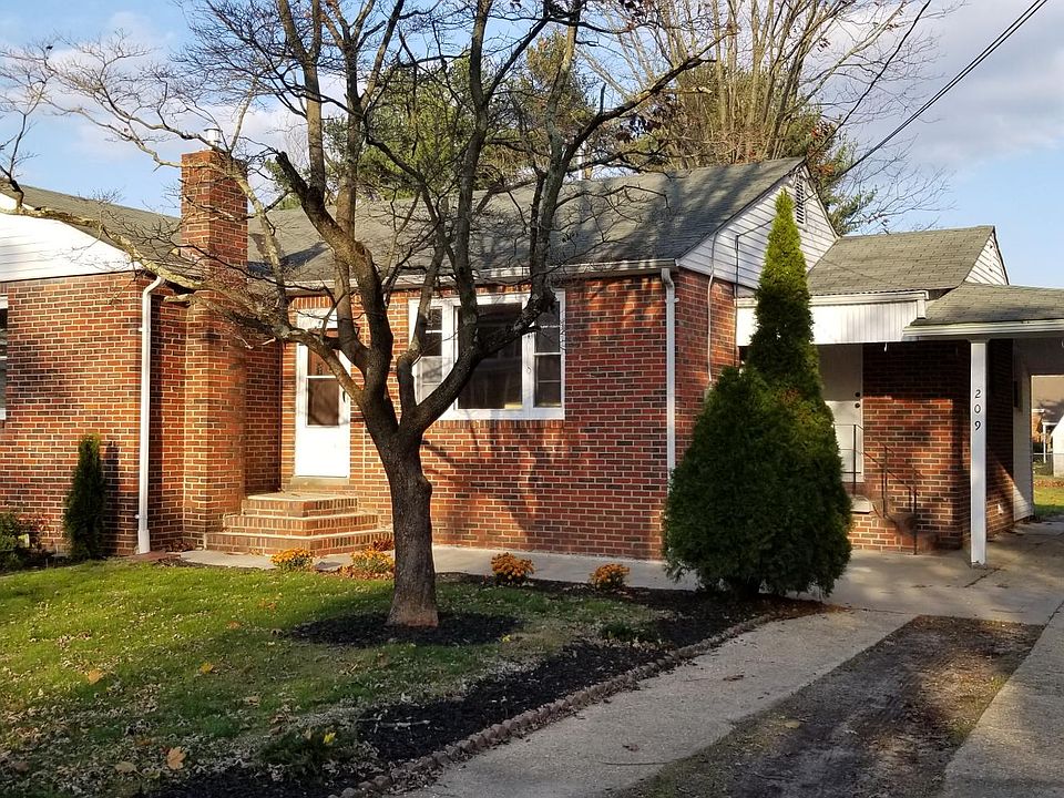1st image of 209 S Franklin St