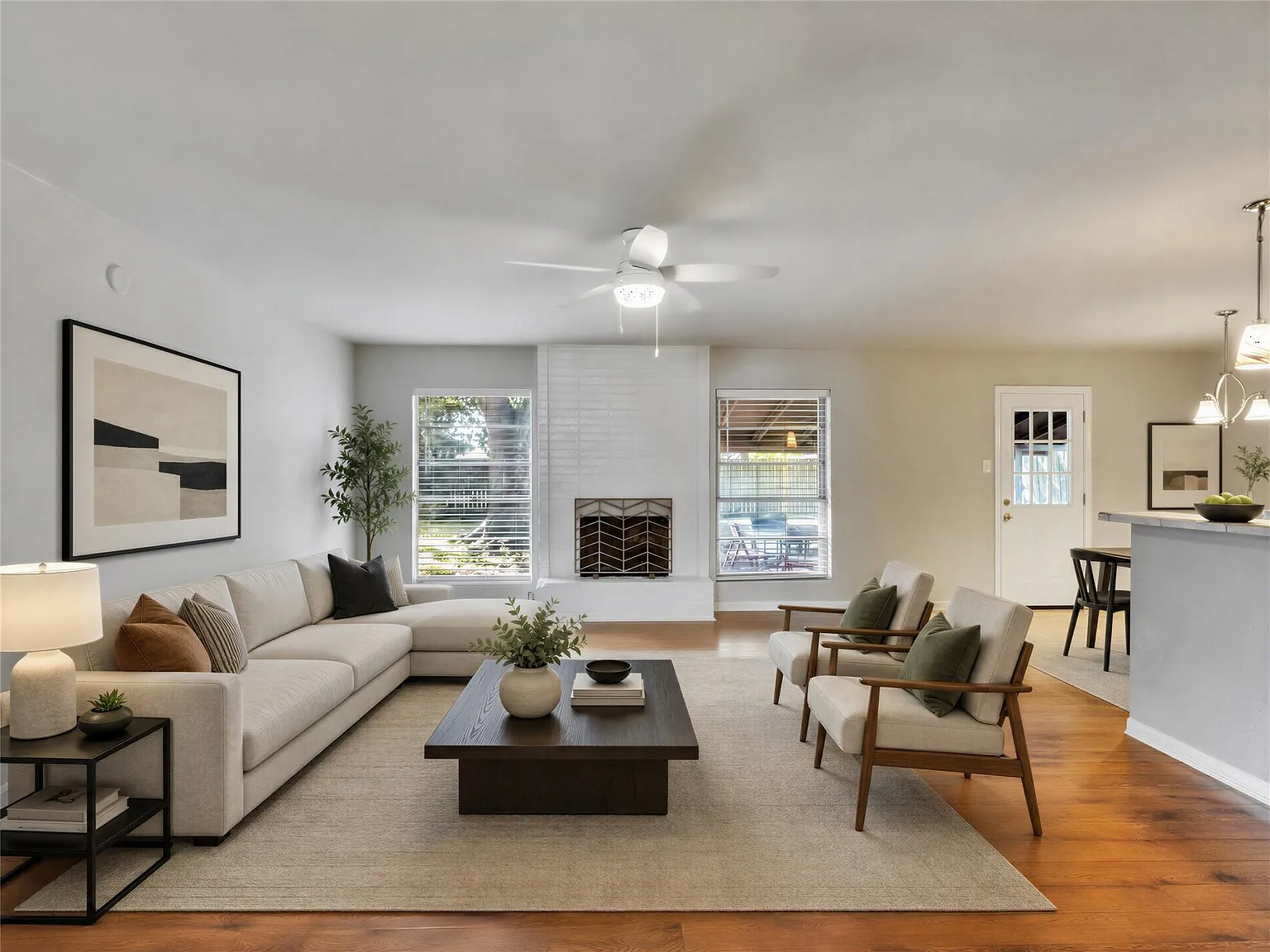 3 bed, 2.0 bath, 1375 sqft, $2,300 — Photo 3