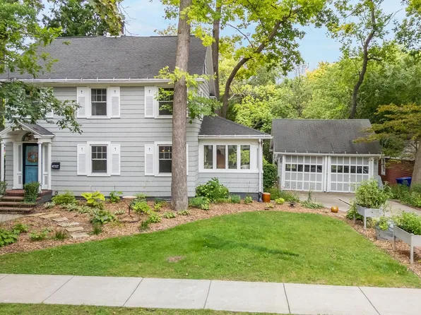 6 Bellaire Ct, Appleton, WI 54911