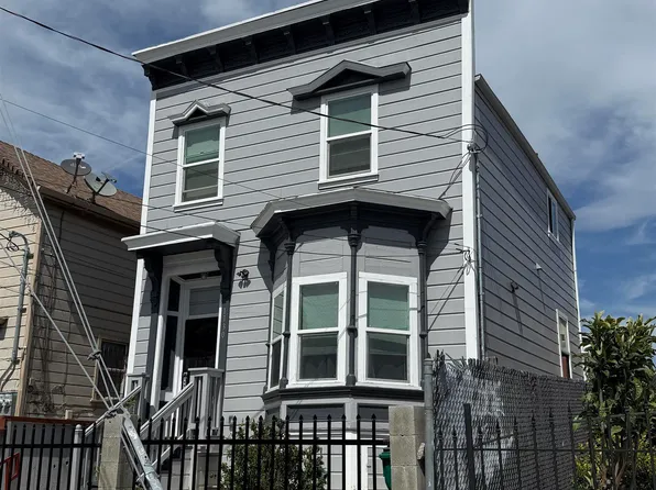 1130 E 11th St, Oakland, CA 94606