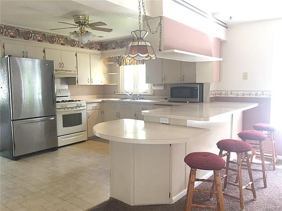 5th image of 48 Laurel Dr