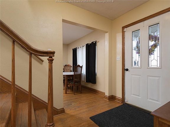 3rd image of 414 Elm St
