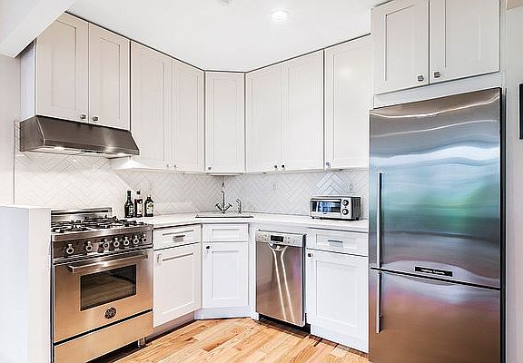 2nd image of 65 Park Pl APT 3B