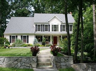 18419 Cedar Dr, Triangle, VA 22172