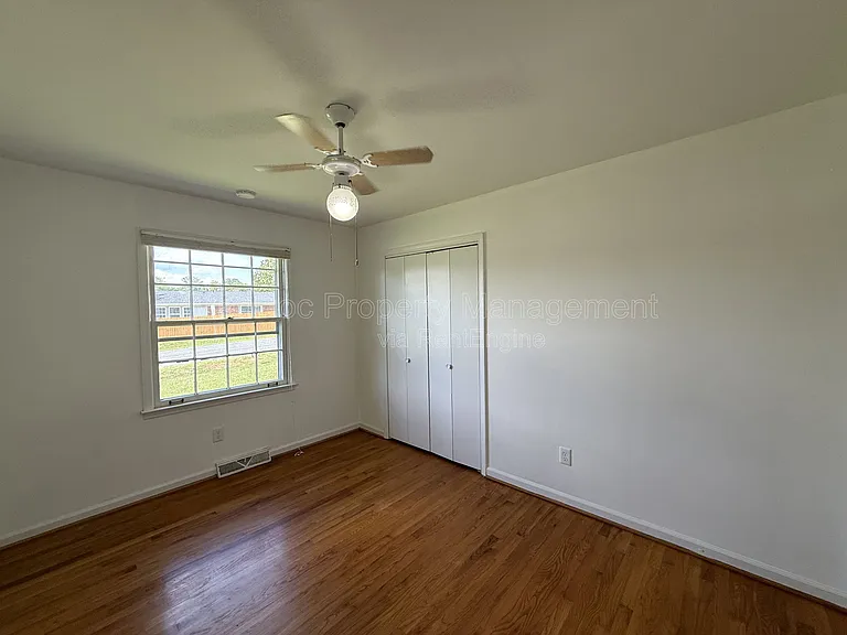 1804 Sherwood Dr — Photo 15