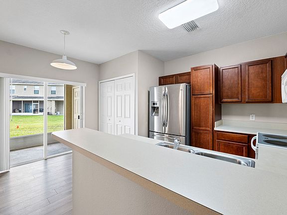4th image of 3416 Red Rock Dr