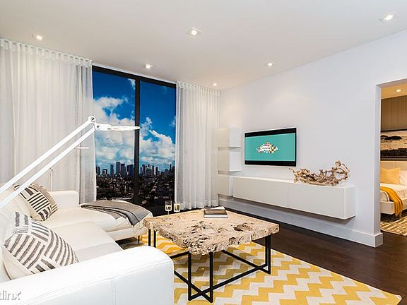 19_105_4K2A2691_F_BHUF900x600