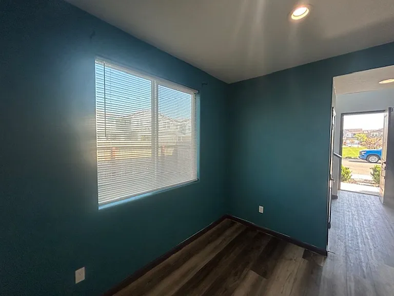 3037 N Sowell St — Photo 2