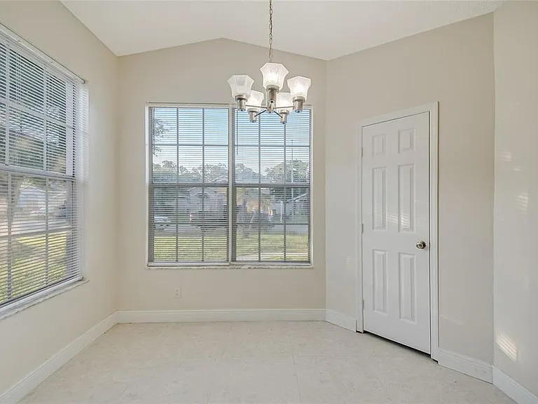 1542 Brook Hollow Dr — Photo 15