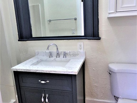 3rd image of 416 Glen St APT 1