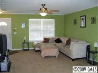 1318 River Run Rd, Lowell, NC 28098