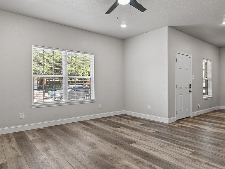850 E Harvey Ave — Photo 10