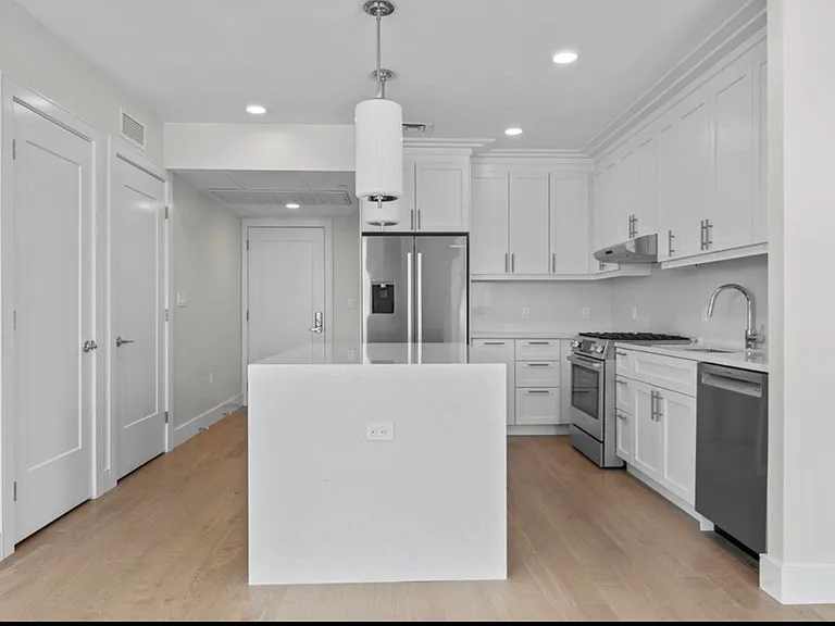 301 Border St — Photo 5