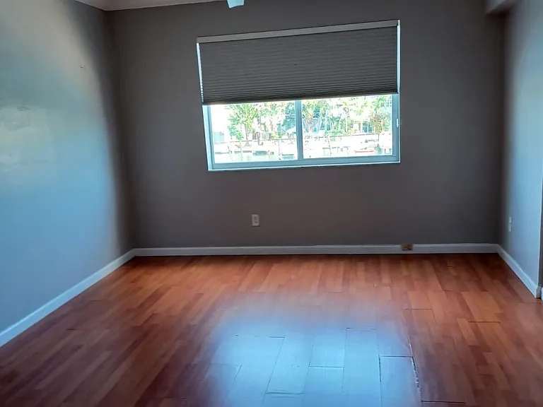8001 N Crespi Blvd #2C — Photo 17