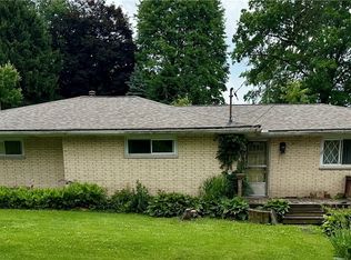 7 Teaberry Dr, Chester, WV 26034