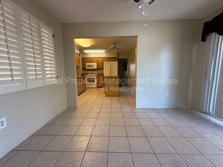 17026 N 96th Ave — Photo 10