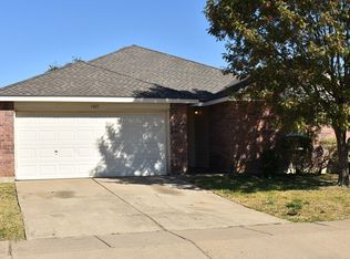 1421 Queens Brook Ln, Fort Worth, TX 76140