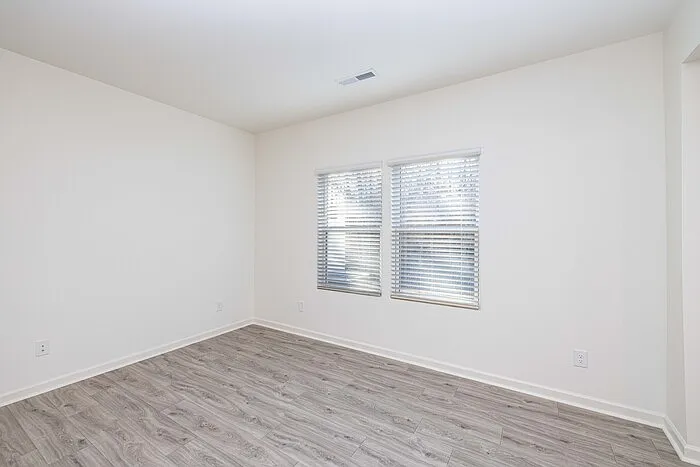 105 Luna Ln — Photo 8