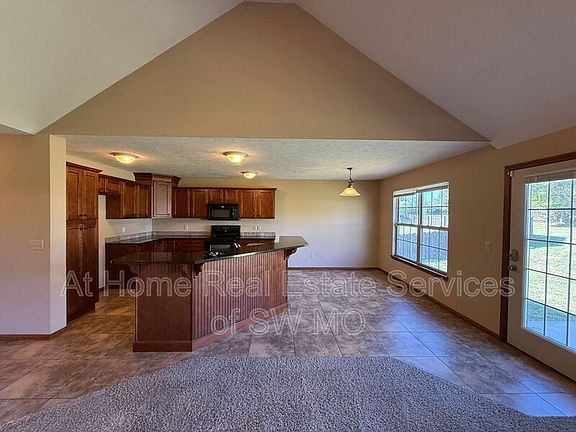 3rd image of 5271 E Blaine St