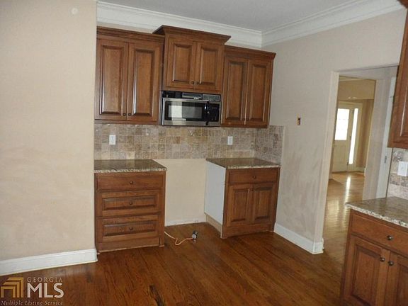 5th image of 1020 Bradley Gin Ln